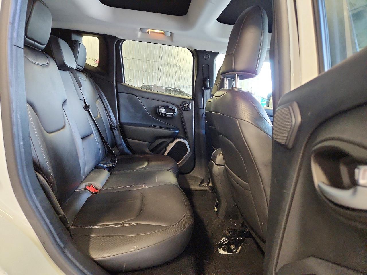 2015 Jeep Renegade Limited White vin: ZACCJBDT6FPC43745