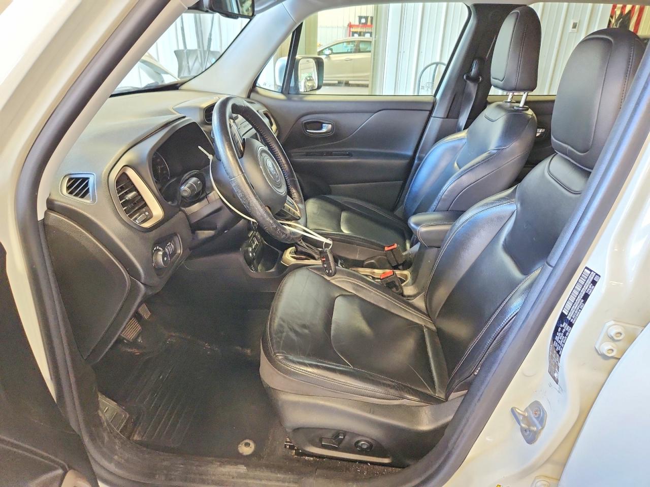 2015 Jeep Renegade Limited White vin: ZACCJBDT6FPC43745