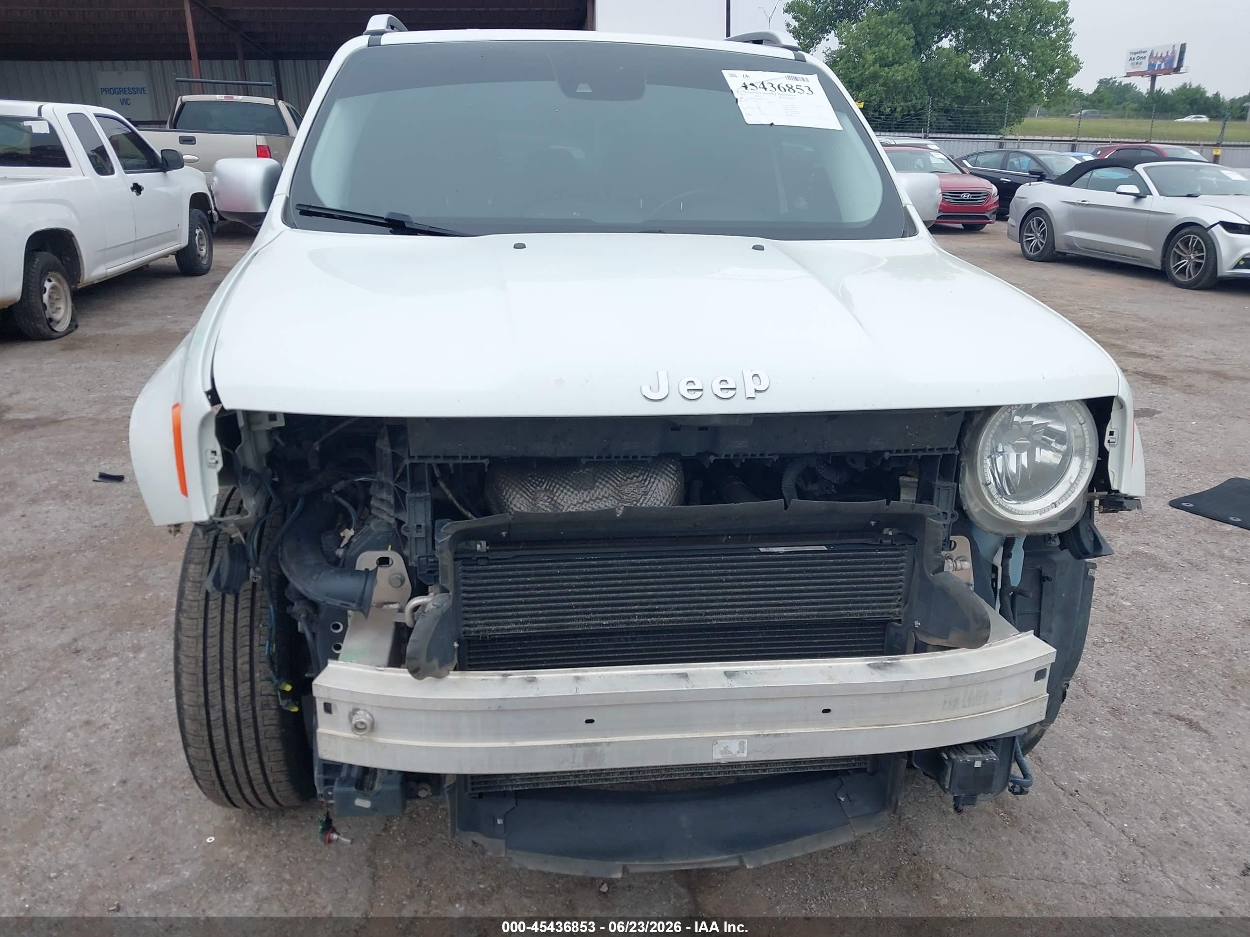 2015 Jeep Renegade Limited White vin: ZACCJBDT7FPB29737
