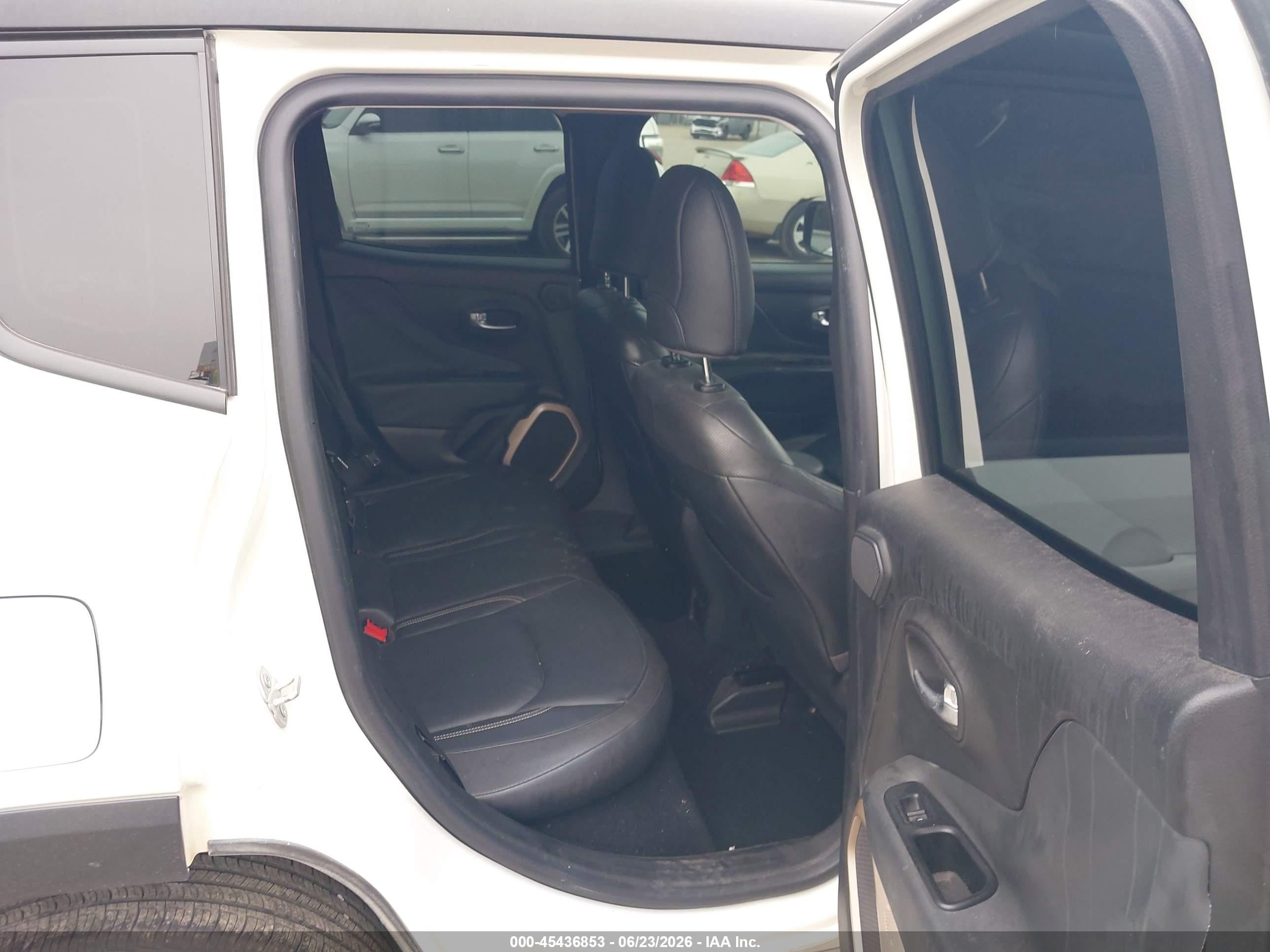 2015 Jeep Renegade Limited White vin: ZACCJBDT7FPB29737