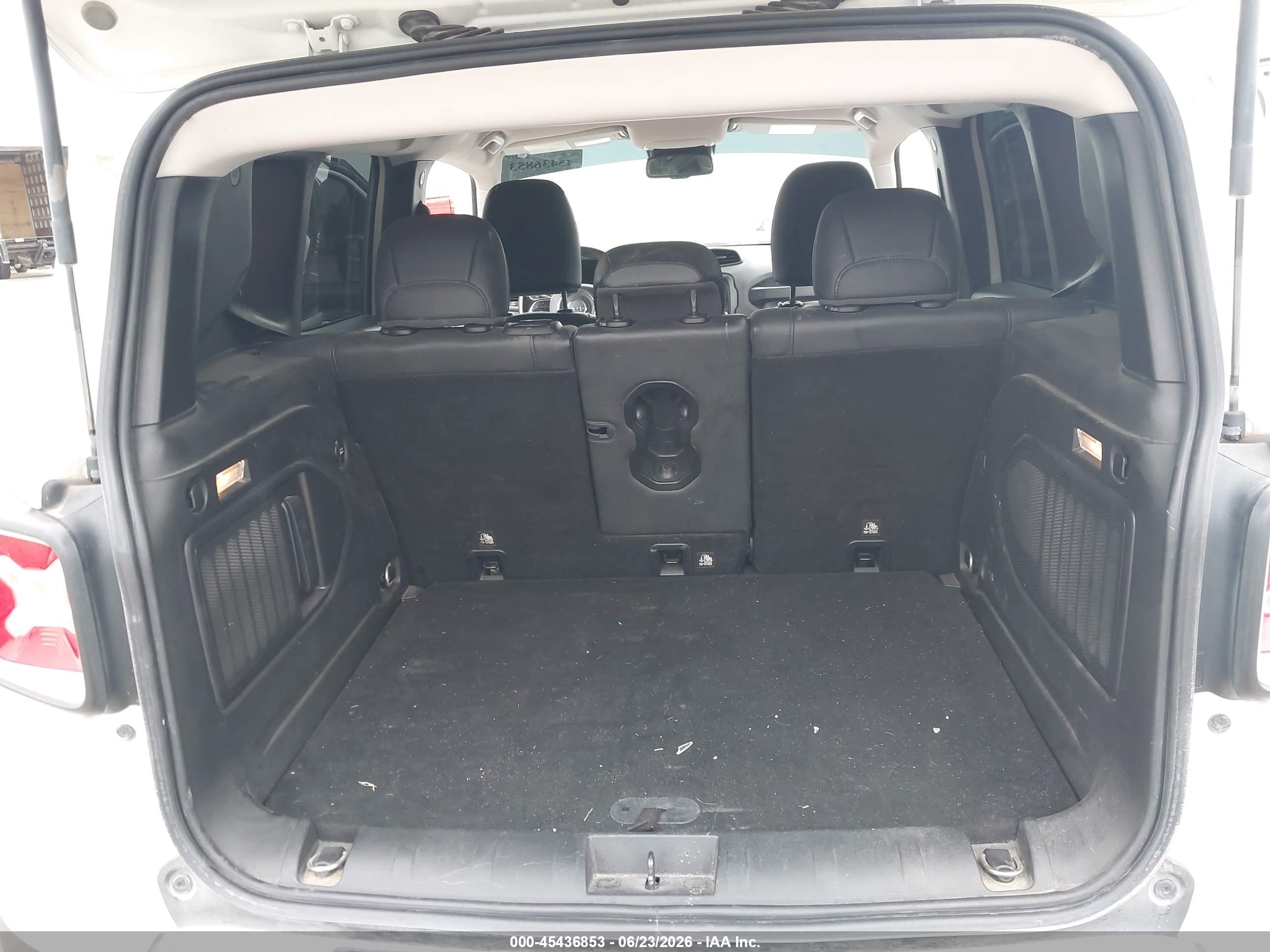 2015 Jeep Renegade Limited White vin: ZACCJBDT7FPB29737