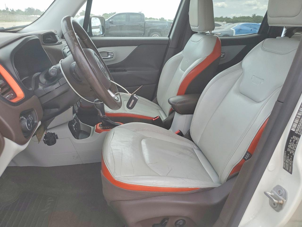 2015 Jeep Renegade Limited White vin: ZACCJBDT7FPC07157