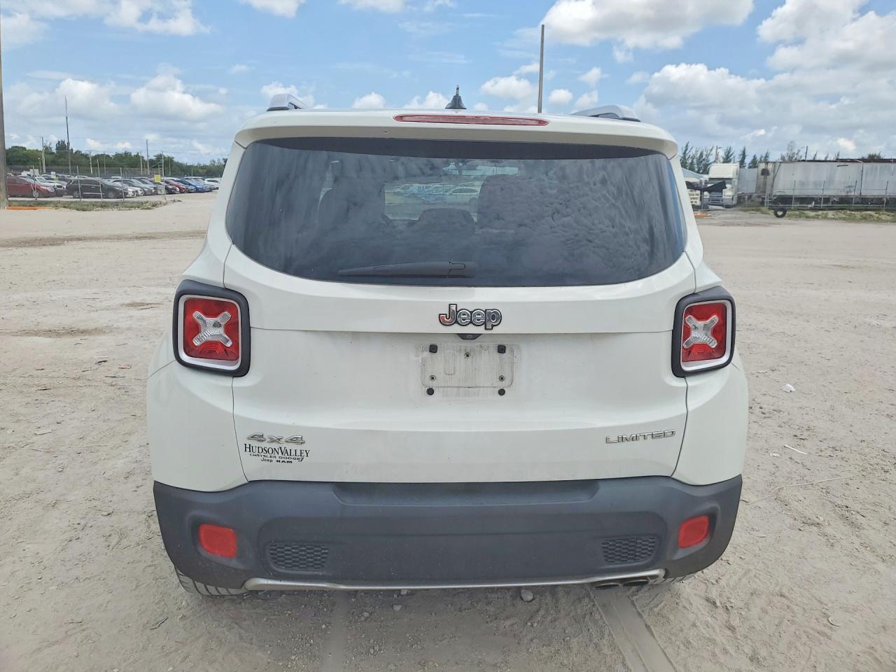 2015 Jeep Renegade Limited White vin: ZACCJBDT7FPC07157