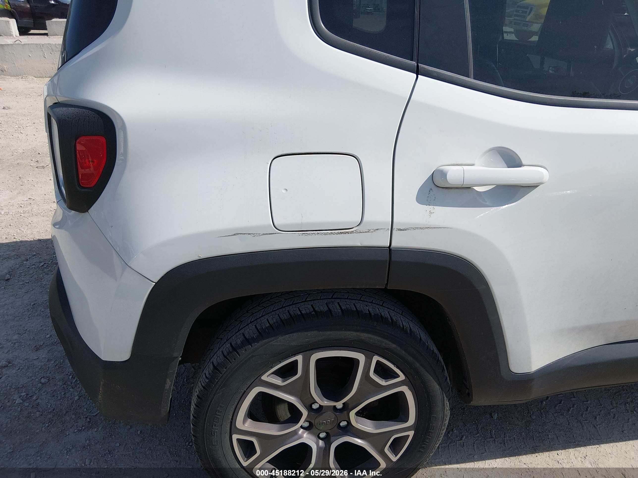 2015 Jeep Renegade Limited White vin: ZACCJBDT7FPC31247