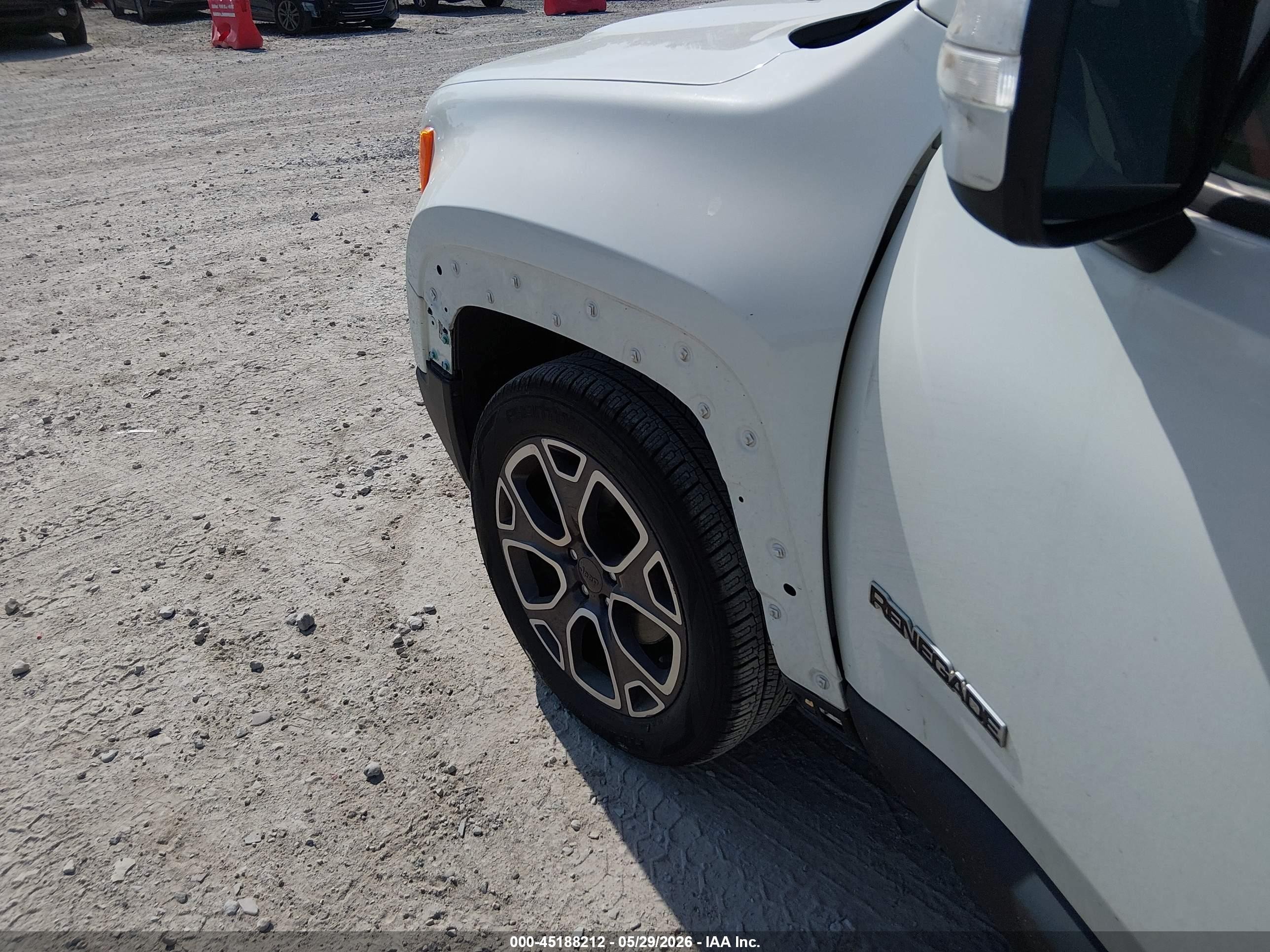 2015 Jeep Renegade Limited White vin: ZACCJBDT7FPC31247