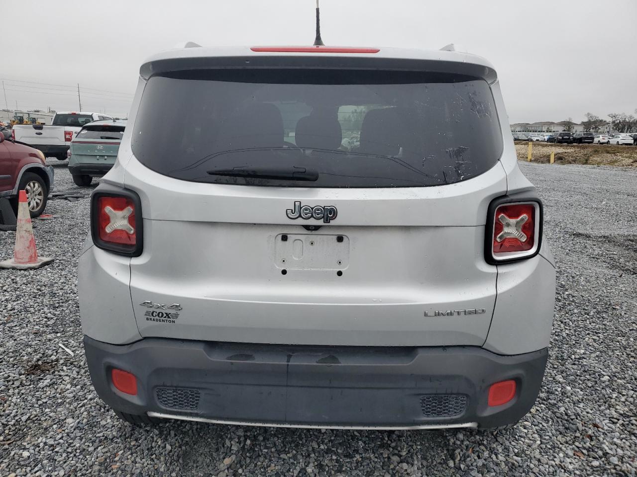 2015 Jeep Renegade Limited Silver vin: ZACCJBDT8FPB18763