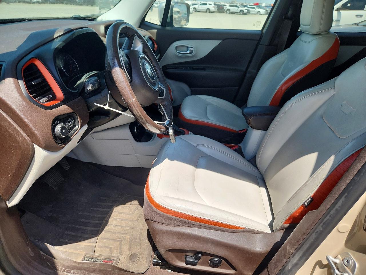 2015 Jeep Renegade Limited Tan vin: ZACCJBDT8FPB34221
