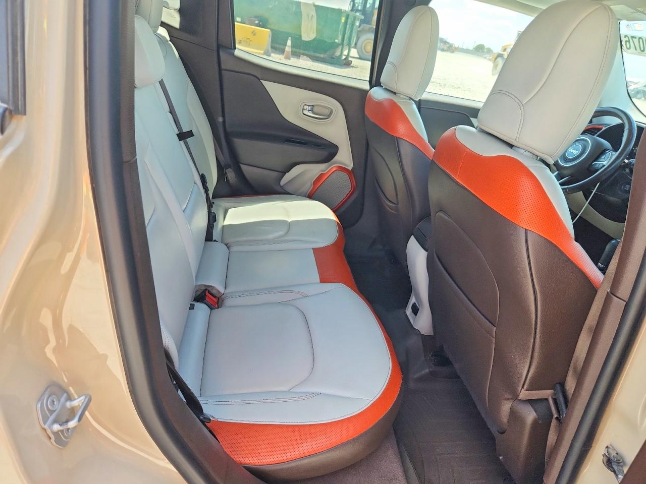 2015 Jeep Renegade Limited Tan vin: ZACCJBDT8FPB34221