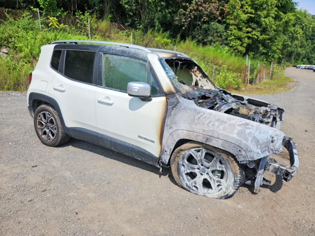 2015 Jeep Renegade Limited White vin: ZACCJBDT8FPB46286