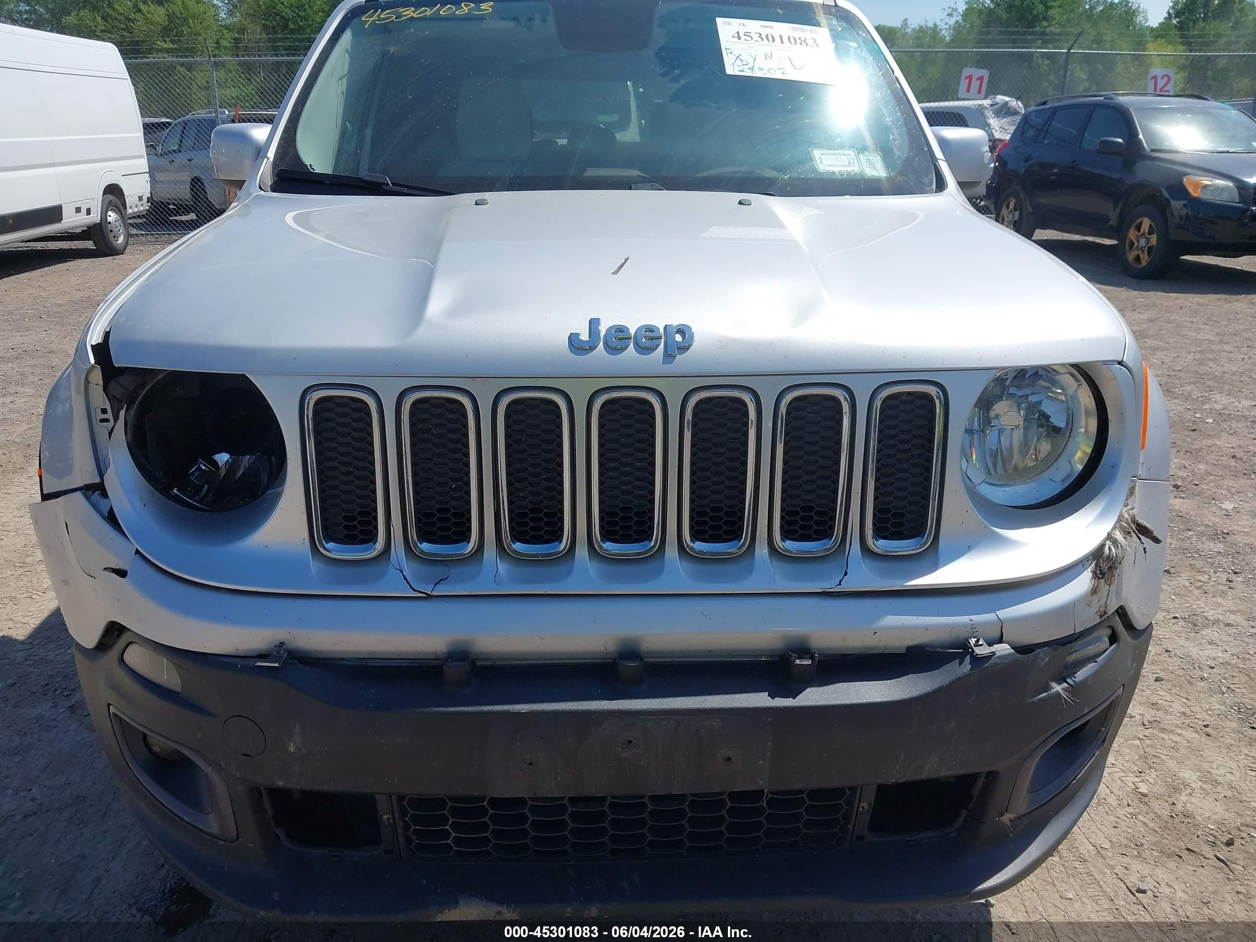 2015 Jeep Renegade Limited Silver vin: ZACCJBDT8FPC05482