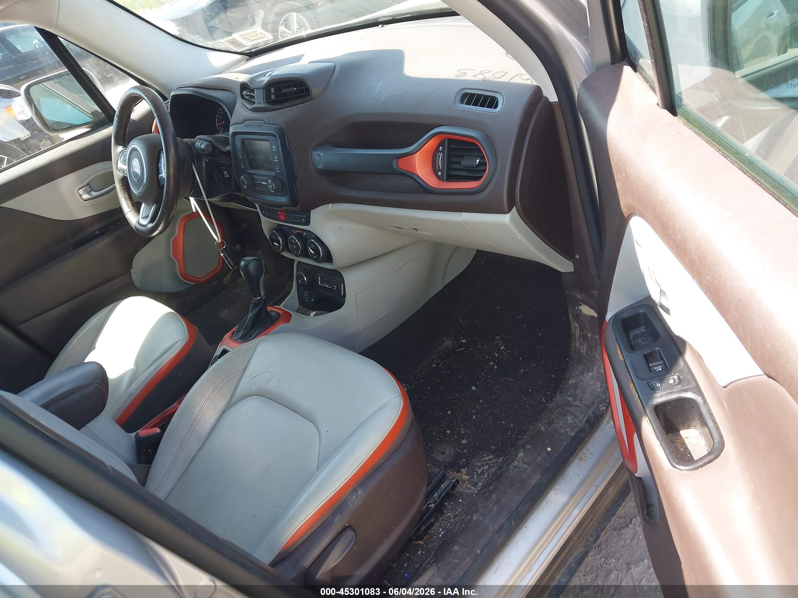 2015 Jeep Renegade Limited Silver vin: ZACCJBDT8FPC05482