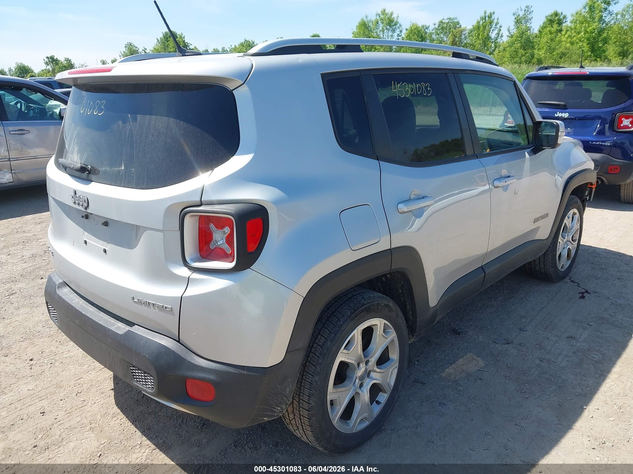 2015 Jeep Renegade Limited Silver vin: ZACCJBDT8FPC05482