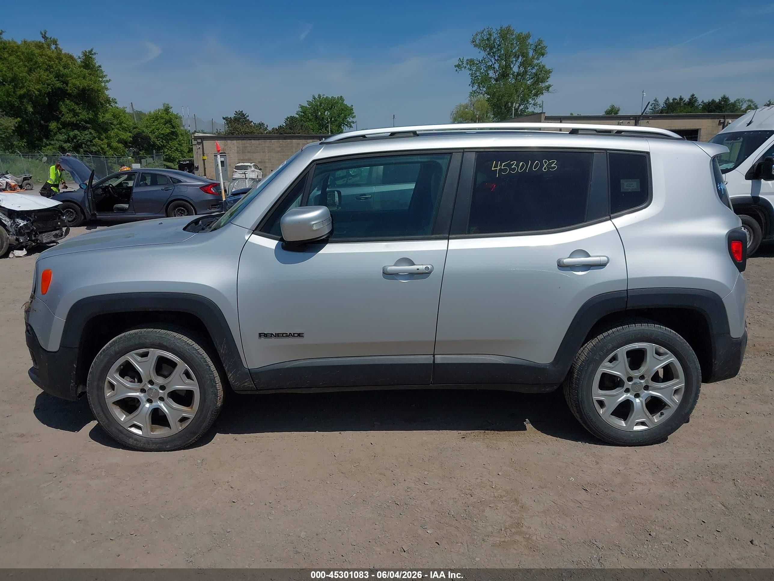 2015 Jeep Renegade Limited Silver vin: ZACCJBDT8FPC05482