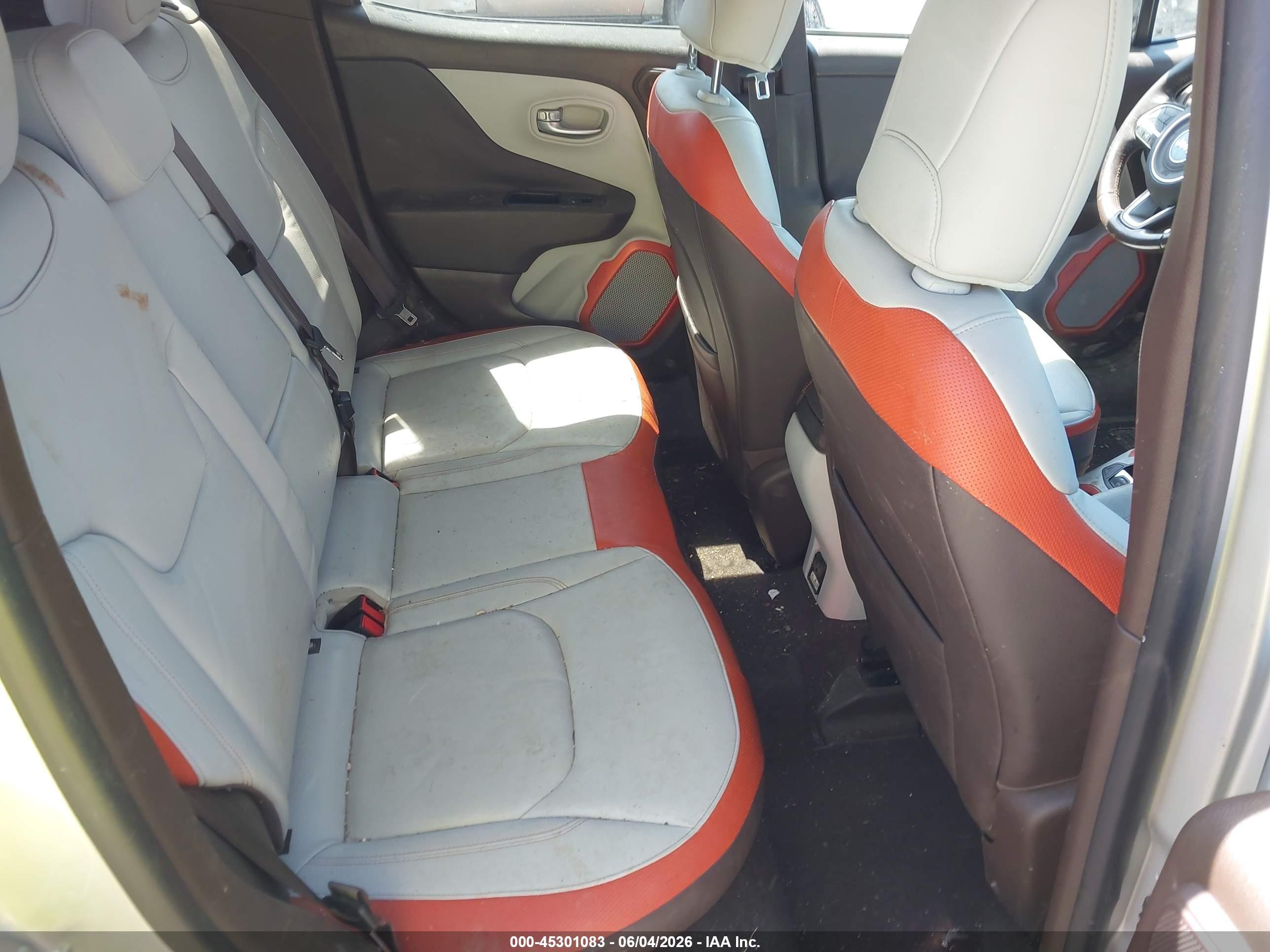 2015 Jeep Renegade Limited Silver vin: ZACCJBDT8FPC05482