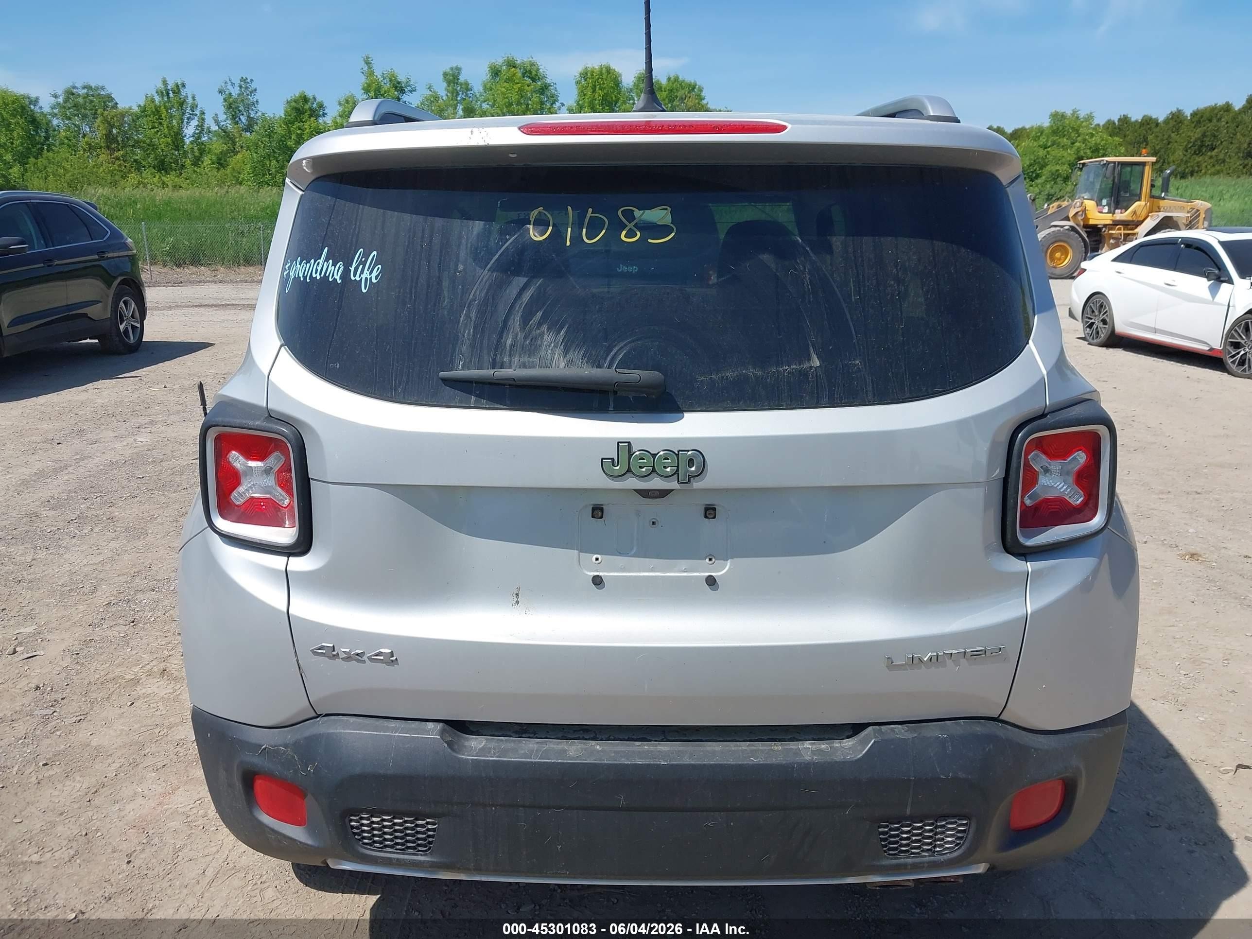 2015 Jeep Renegade Limited Silver vin: ZACCJBDT8FPC05482