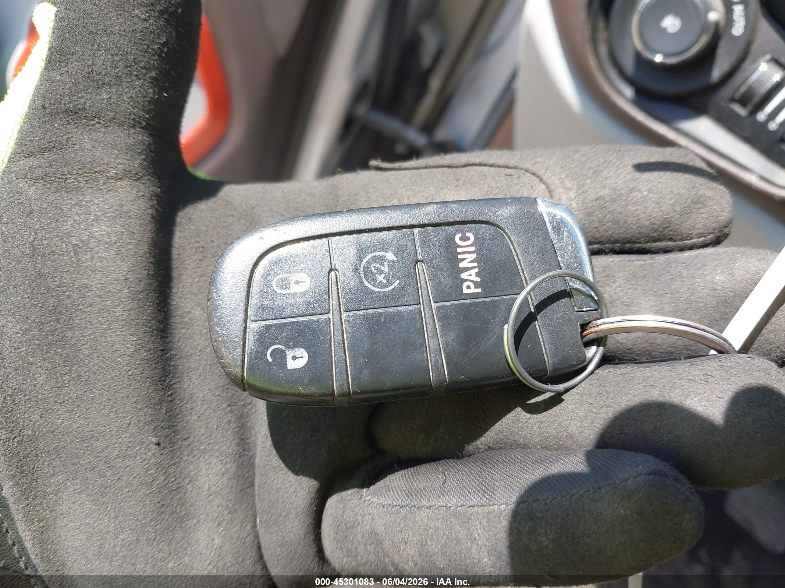 2015 Jeep Renegade Limited Silver vin: ZACCJBDT8FPC05482