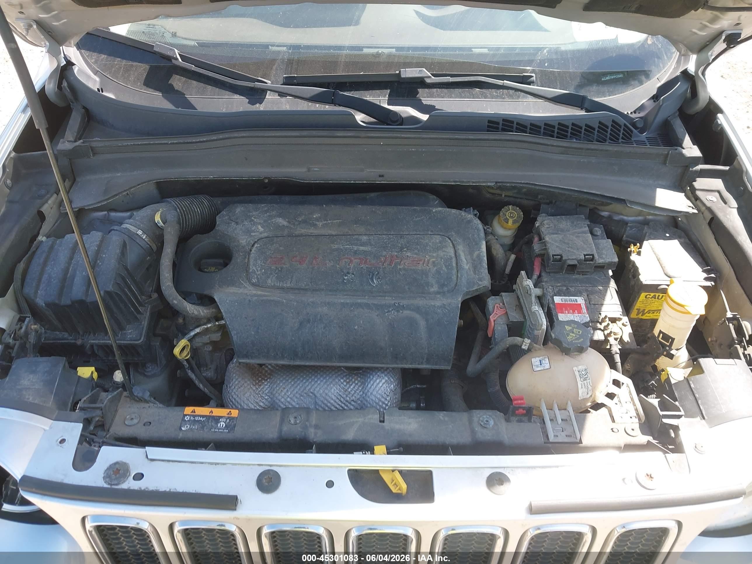 2015 Jeep Renegade Limited Silver vin: ZACCJBDT8FPC05482