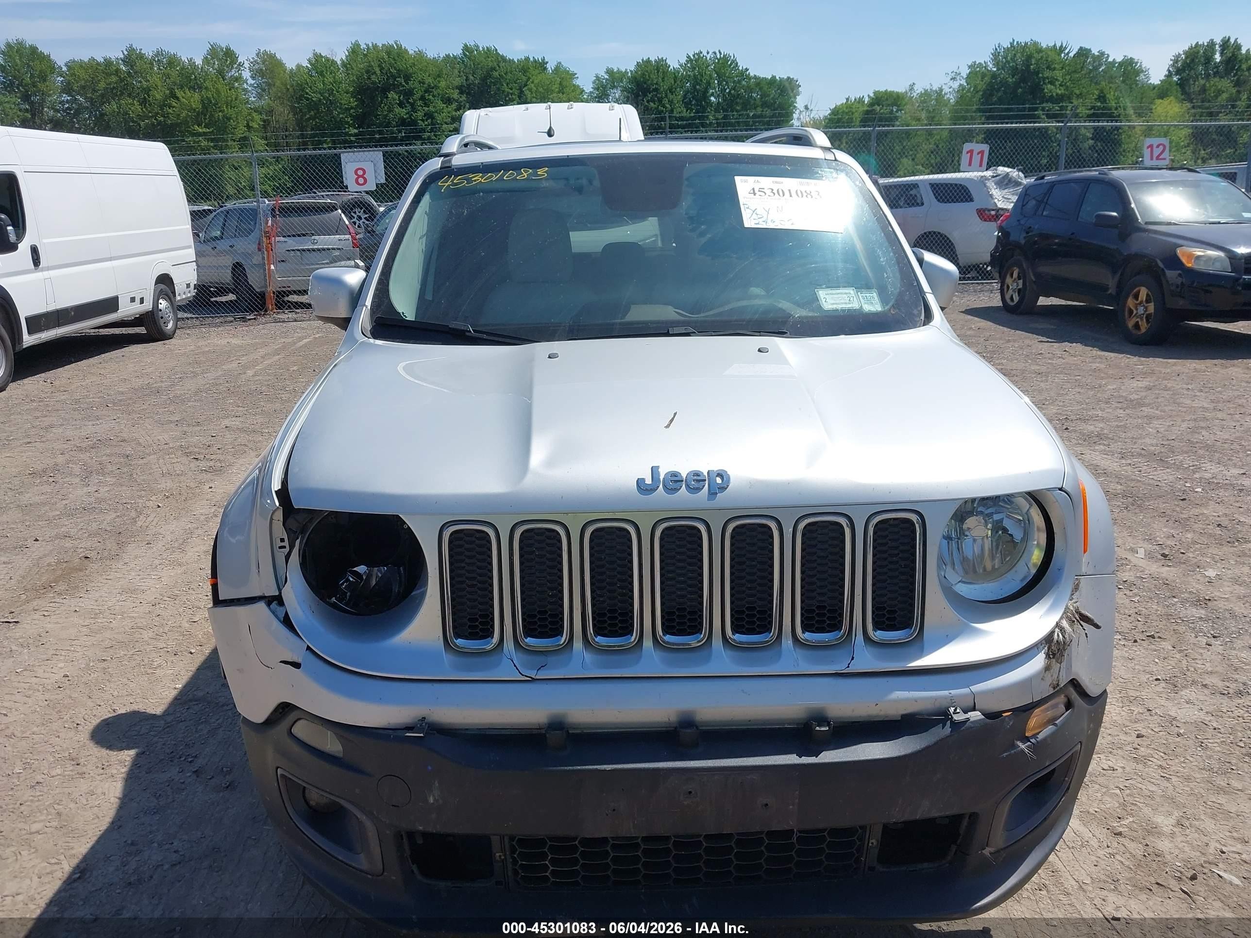 2015 Jeep Renegade Limited Silver vin: ZACCJBDT8FPC05482