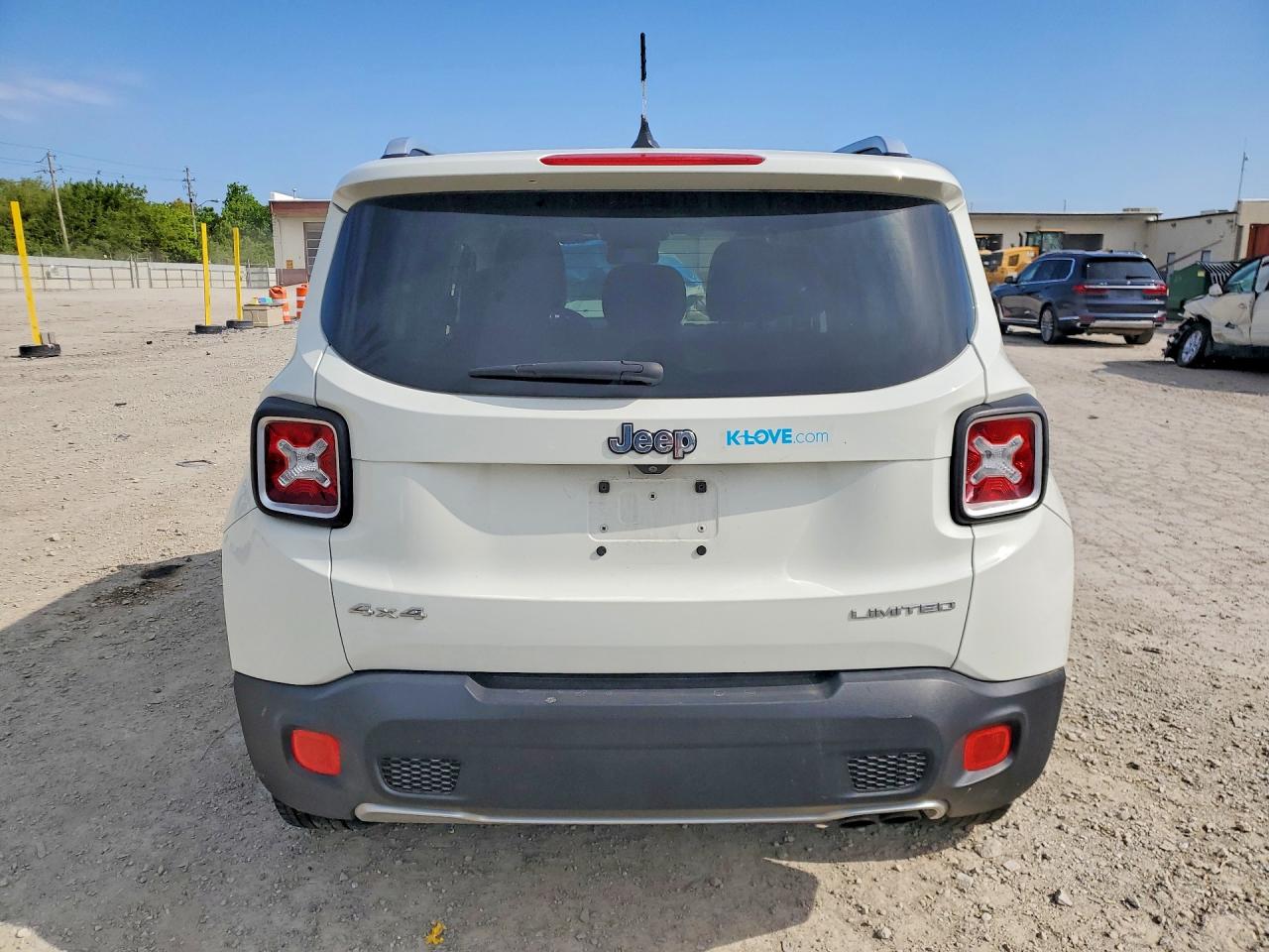 2015 Jeep Renegade Limited White vin: ZACCJBDT8FPC23254