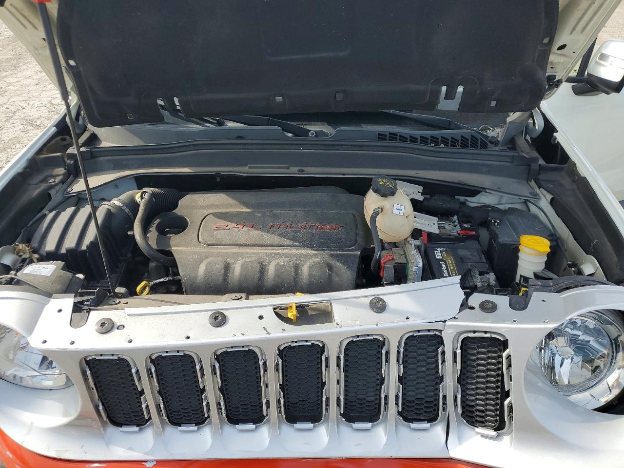 2015 Jeep Renegade Limited White vin: ZACCJBDT8FPC23254