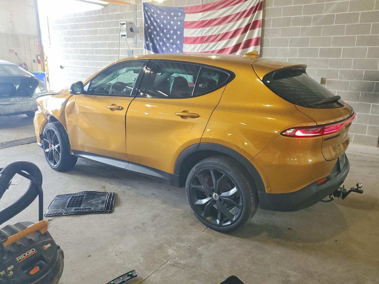 2023 Dodge Hornet Gt Gold vin: ZACNDFAN0P3A00888