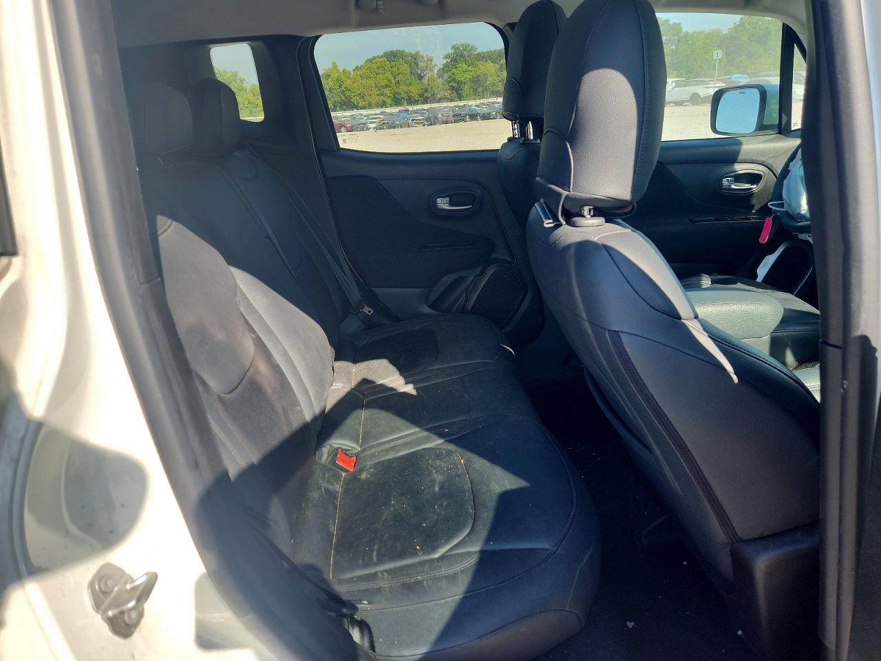 2020 Jeep Renegade Latitude White vin: ZACNJABB6LPL83543