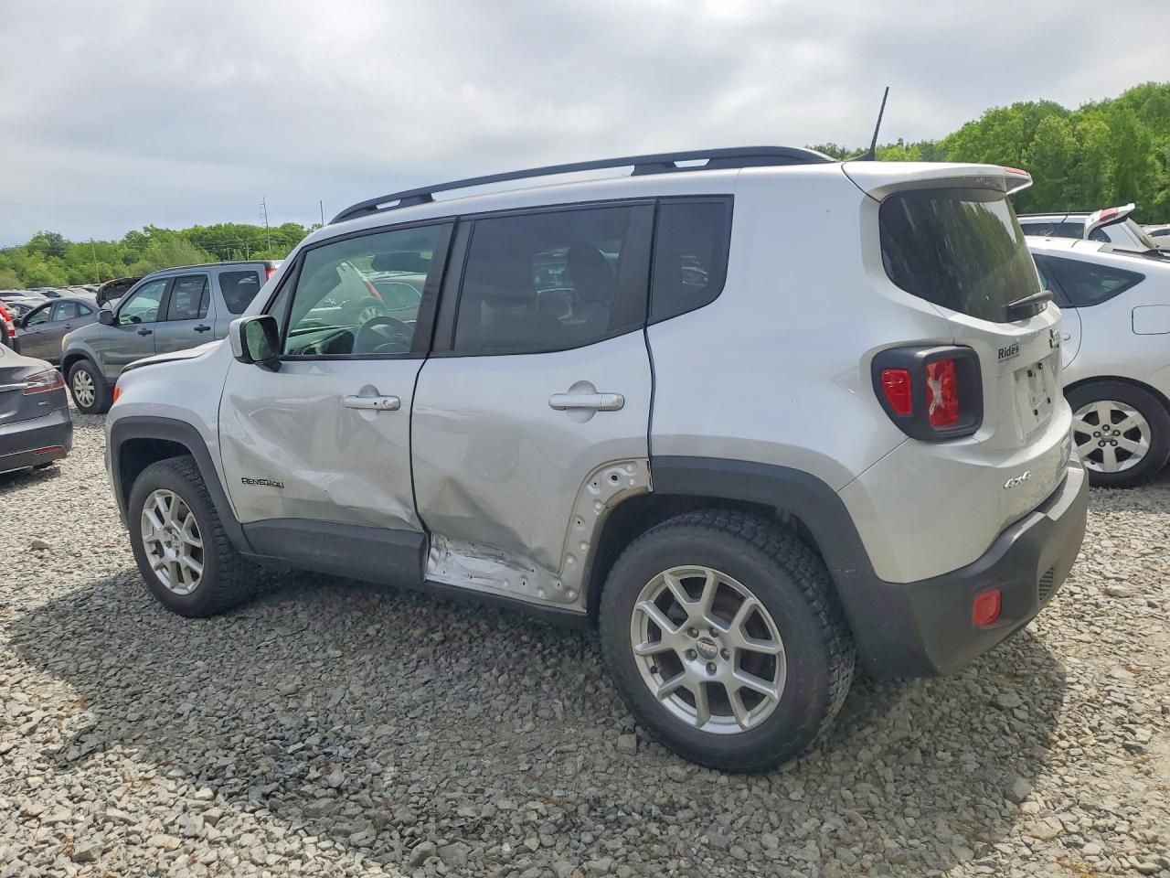 2020 Jeep Renegade Latitude Серебряный vin: ZACNJBBB1LPL29072