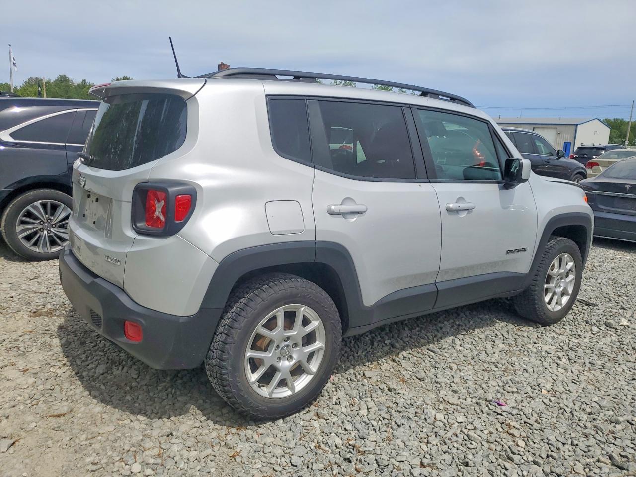 2020 Jeep Renegade Latitude Серебряный vin: ZACNJBBB1LPL29072