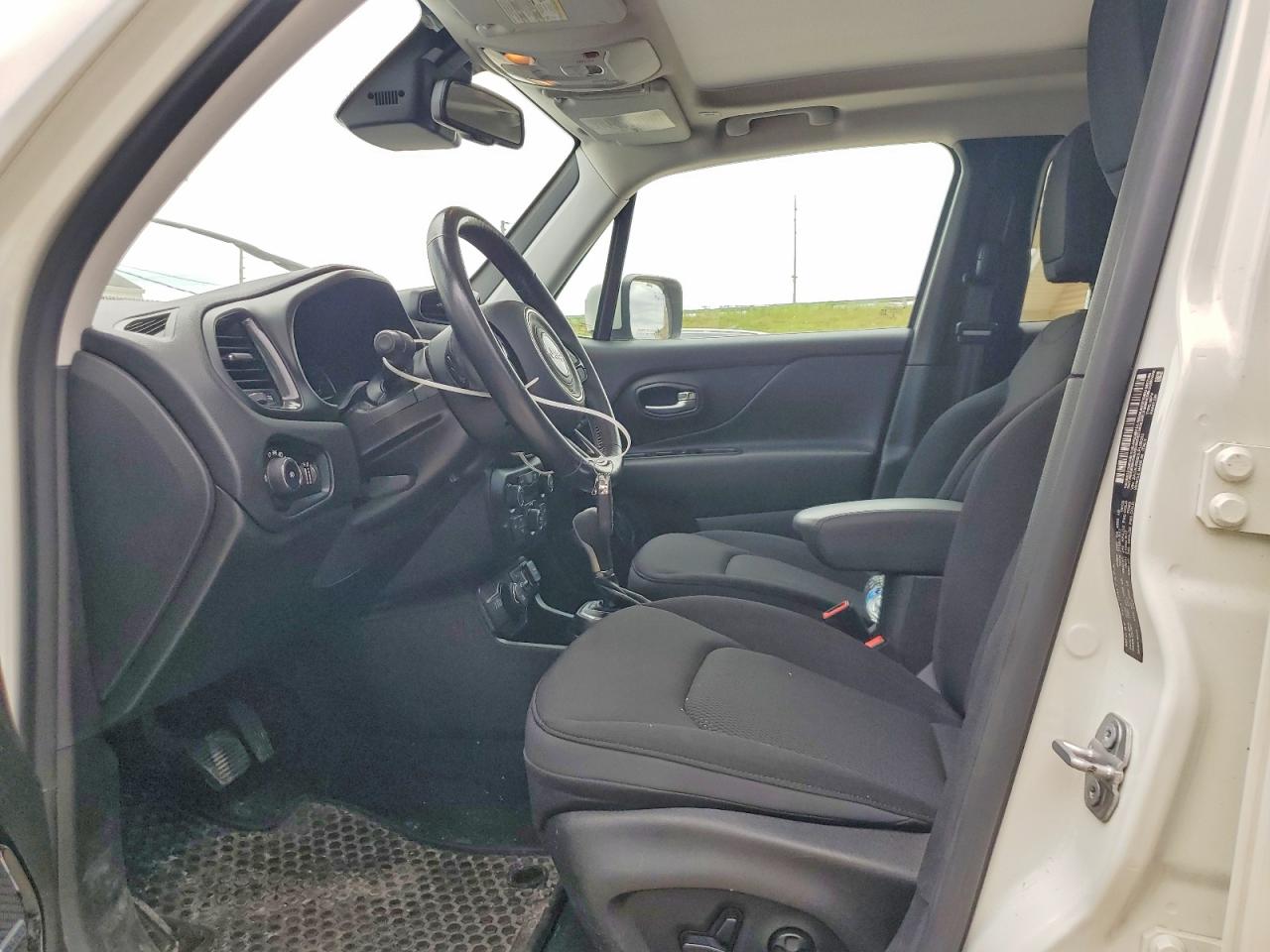 2020 Jeep Renegade Latitude White vin: ZACNJBBB1LPL89353