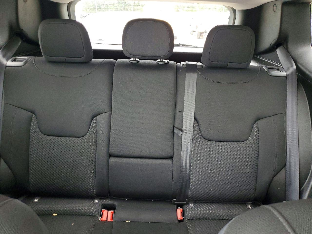 2020 Jeep Renegade Latitude White vin: ZACNJBBB1LPL89353
