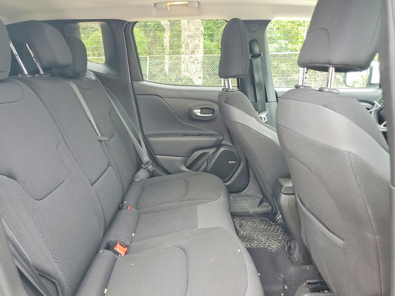2020 Jeep Renegade Latitude White vin: ZACNJBBB1LPL89353
