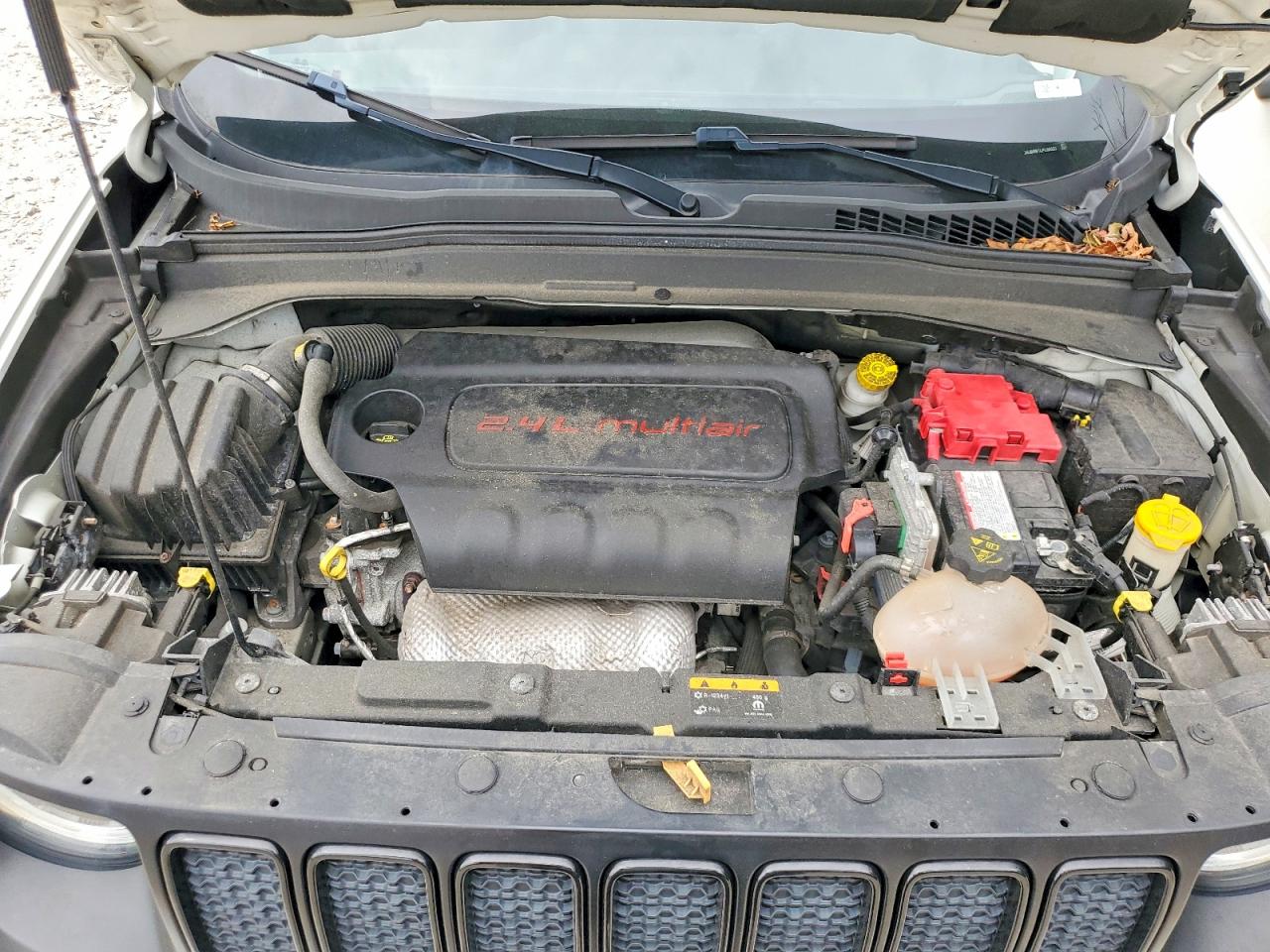 2020 Jeep Renegade Latitude White vin: ZACNJBBB1LPL89353