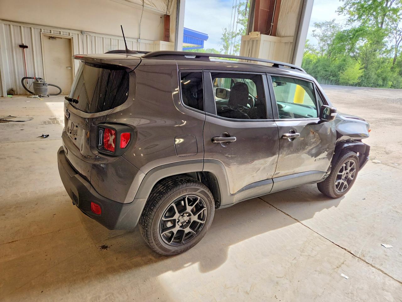 2020 Jeep Renegade Latitude Gray vin: ZACNJBBB6LPL83337