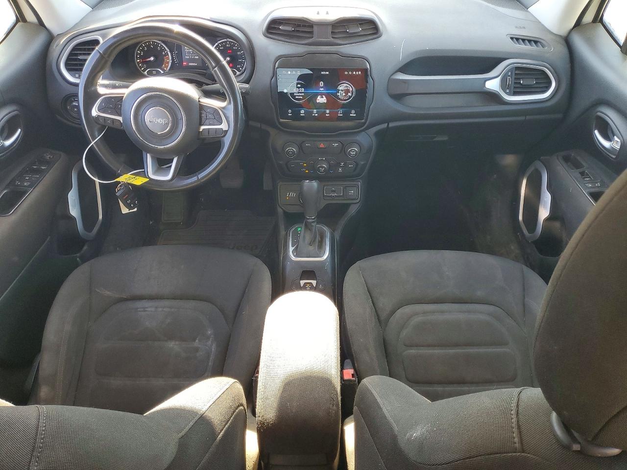 2020 Jeep Renegade Latitude White vin: ZACNJBBBXLPL27451