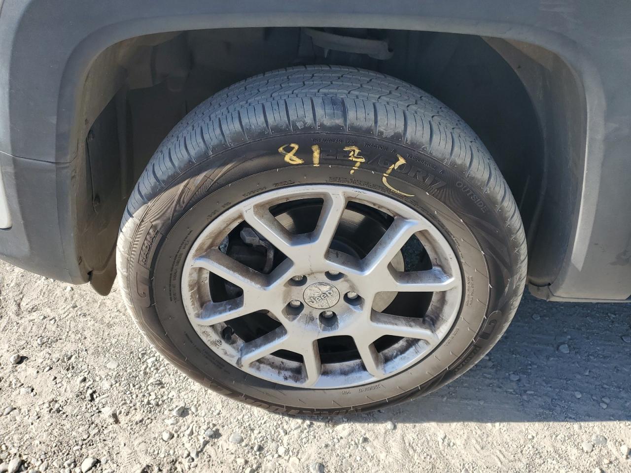 2020 Jeep Renegade Latitude White vin: ZACNJBBBXLPL27451 Damage: Left Front Wheel, Curb Rash, 1 To 2 Inches