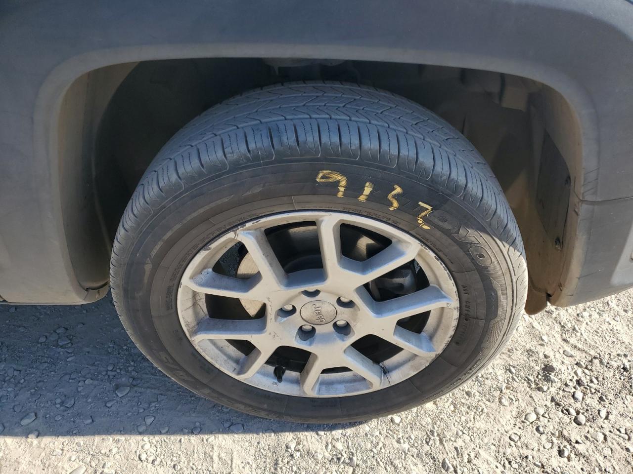 2020 Jeep Renegade Latitude White vin: ZACNJBBBXLPL27451 Damage: Right Front Wheel, Curb Rash, > 12 Inches