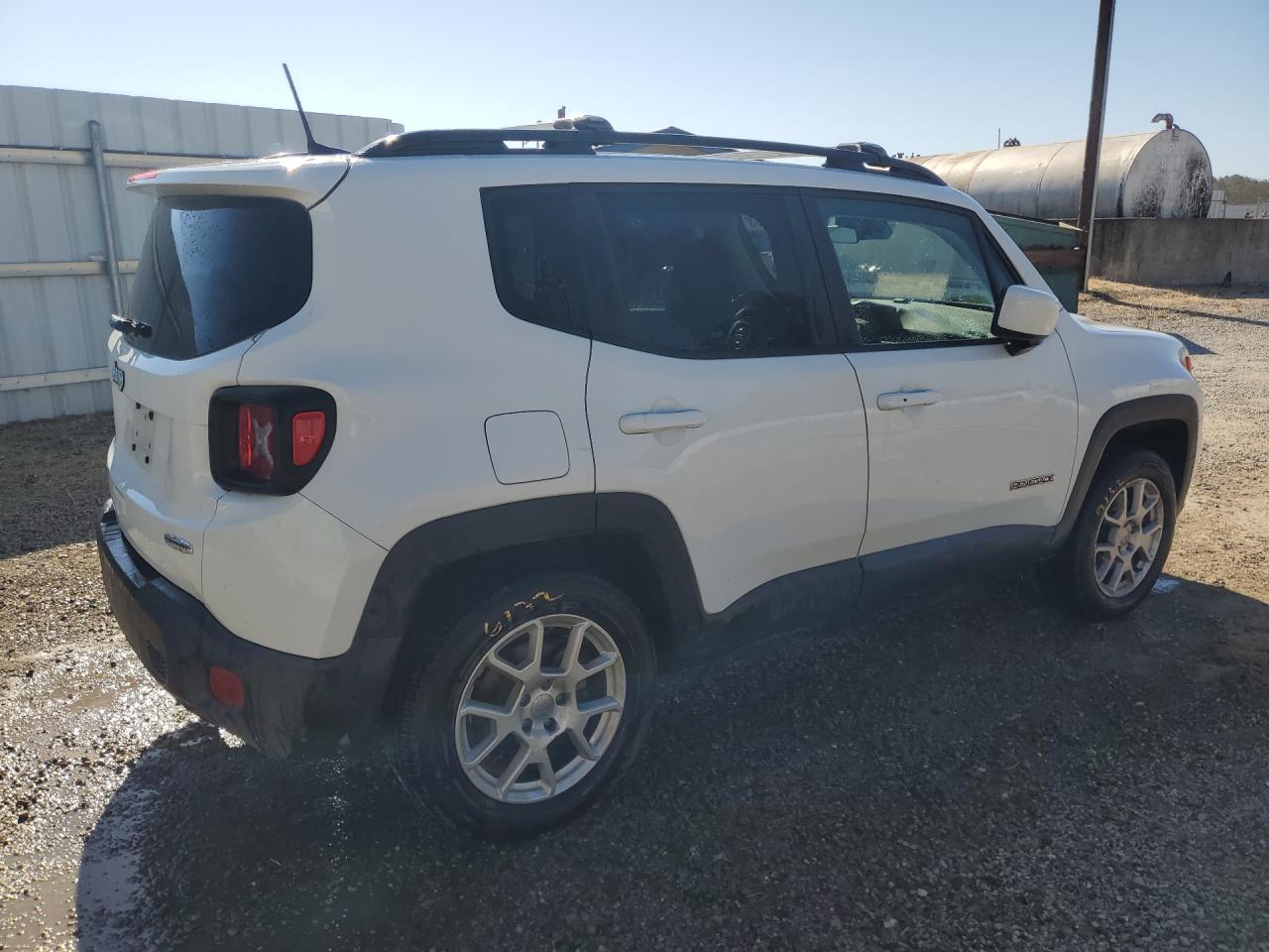 2020 Jeep Renegade Latitude White vin: ZACNJBBBXLPL27451 Damage: Right Qtr Panel, Heavy Scratch, 1 To 2 Inches