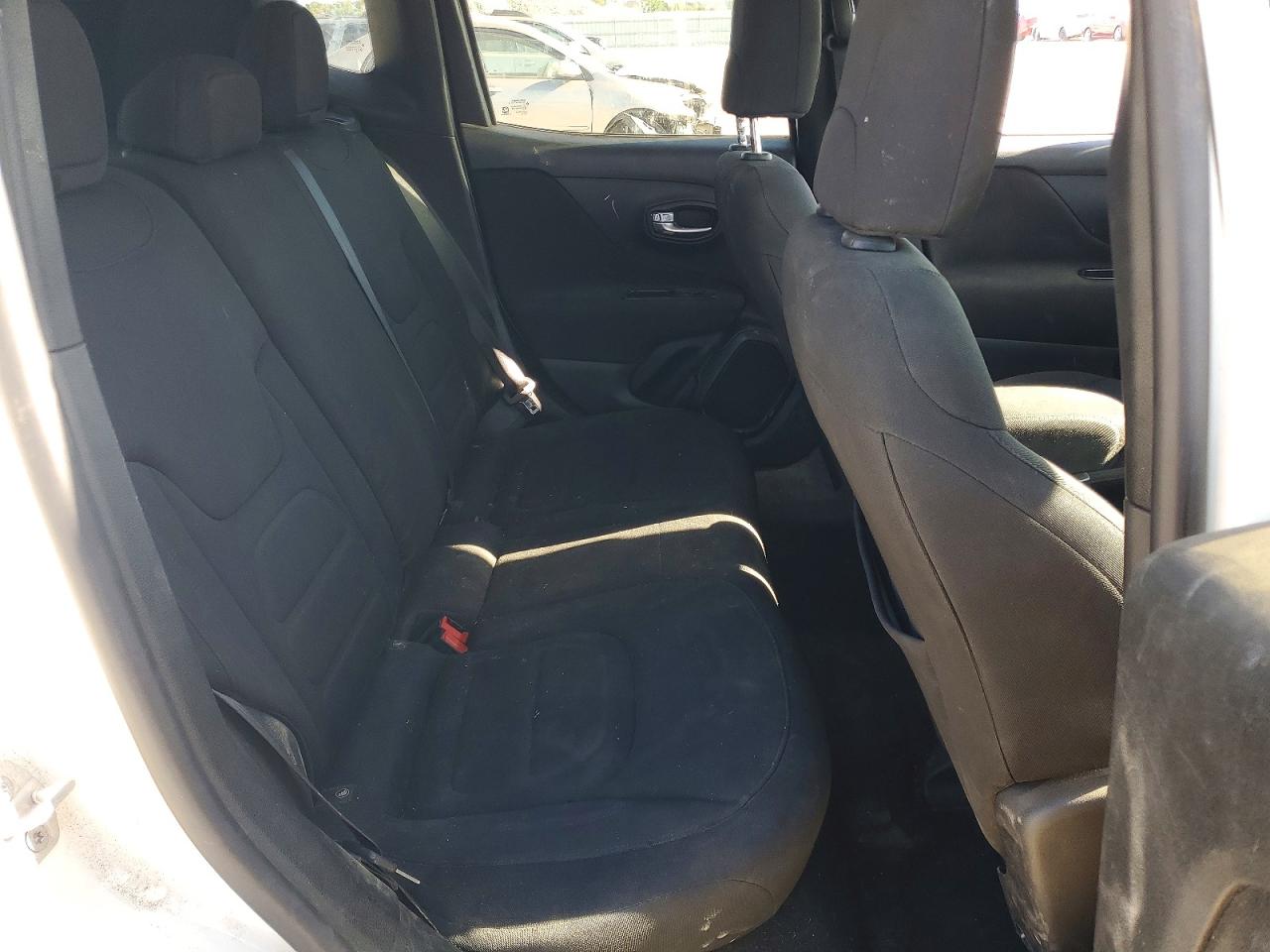 2020 Jeep Renegade Latitude White vin: ZACNJBBBXLPL27451