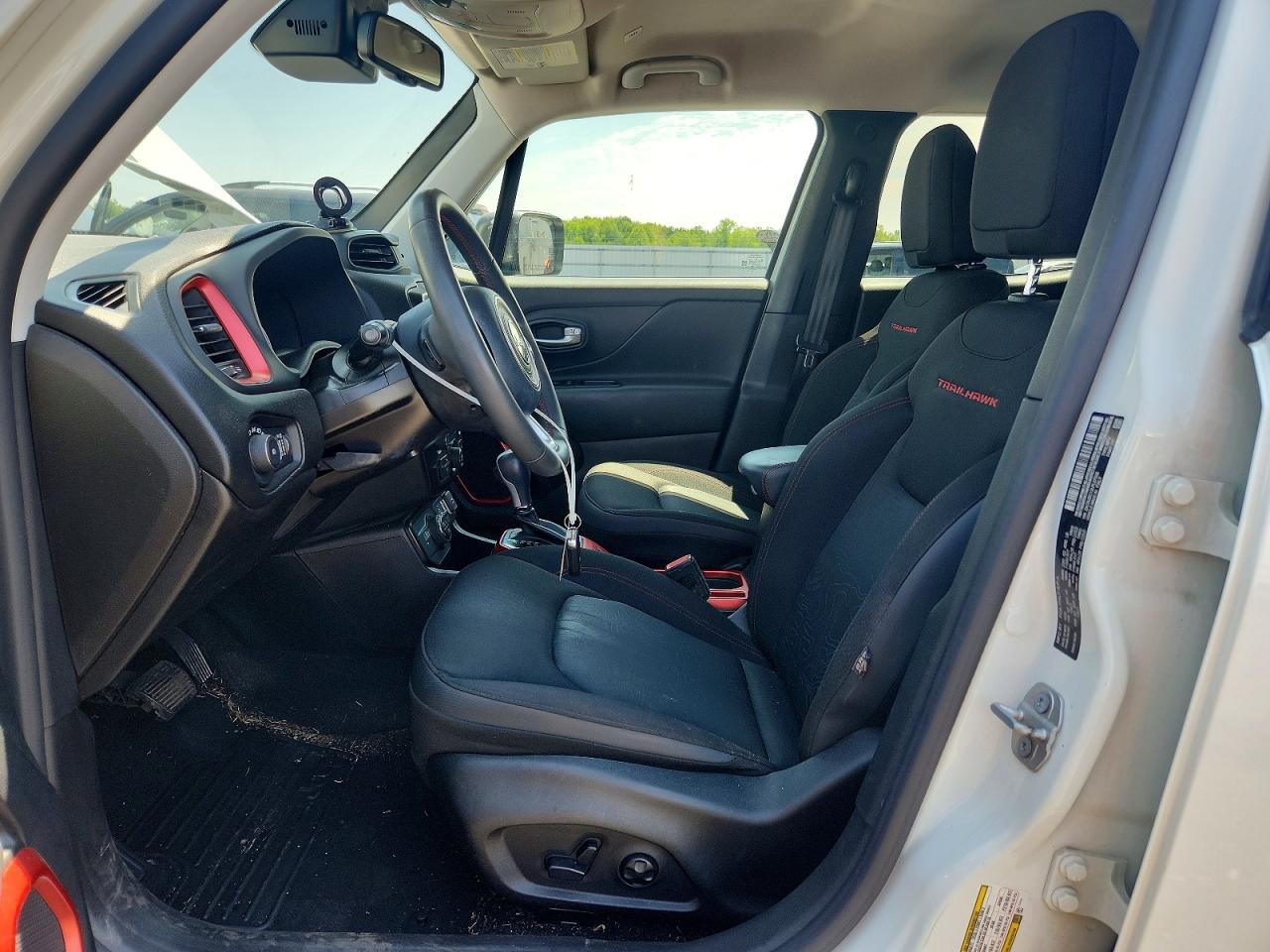 2020 Jeep Renegade Trailhawk White vin: ZACNJBC13LPL07936