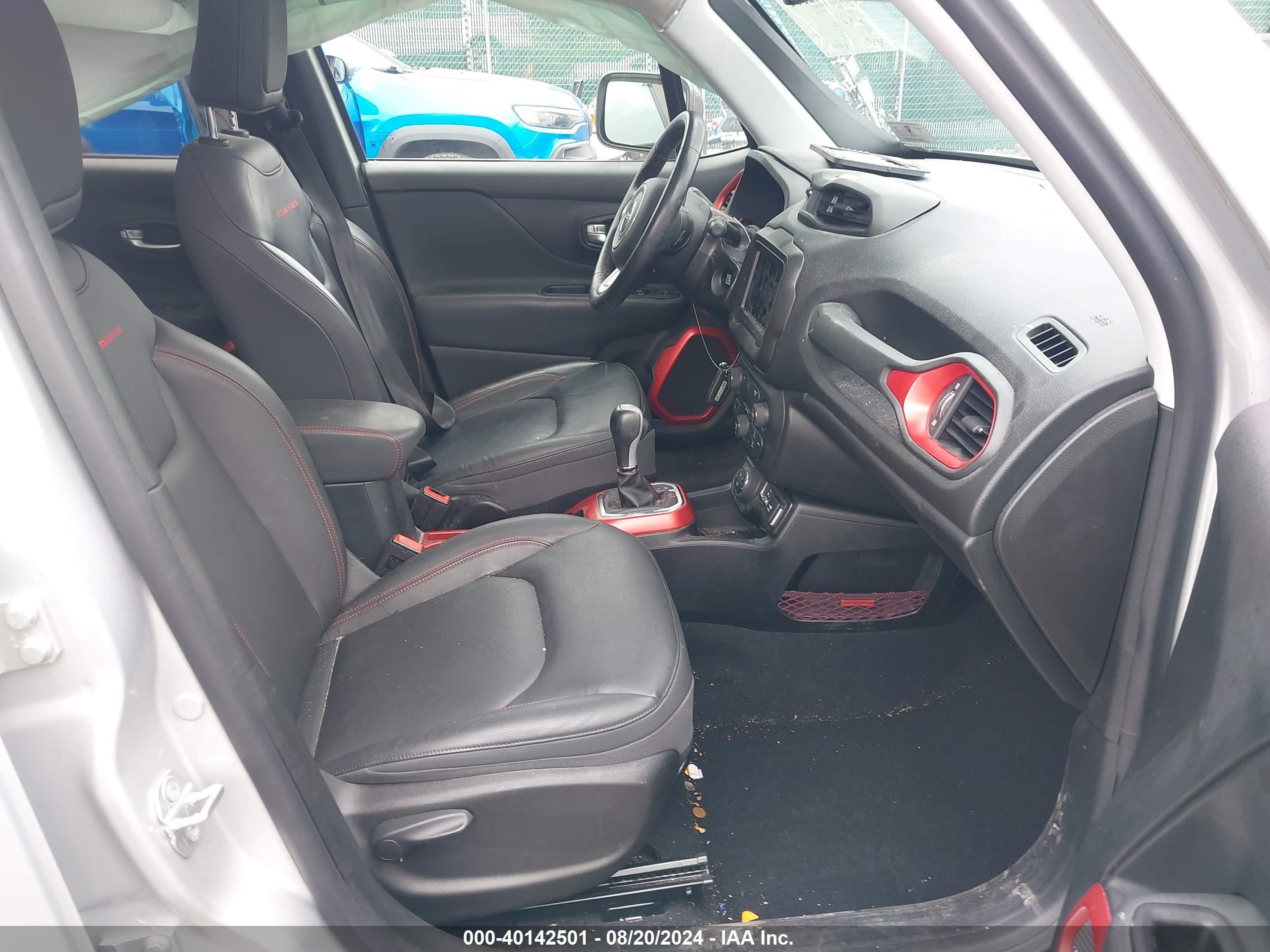 2019 Jeep Renegade Trailhawk 4x4 Серебряный vin: ZACNJBC17KPK00239