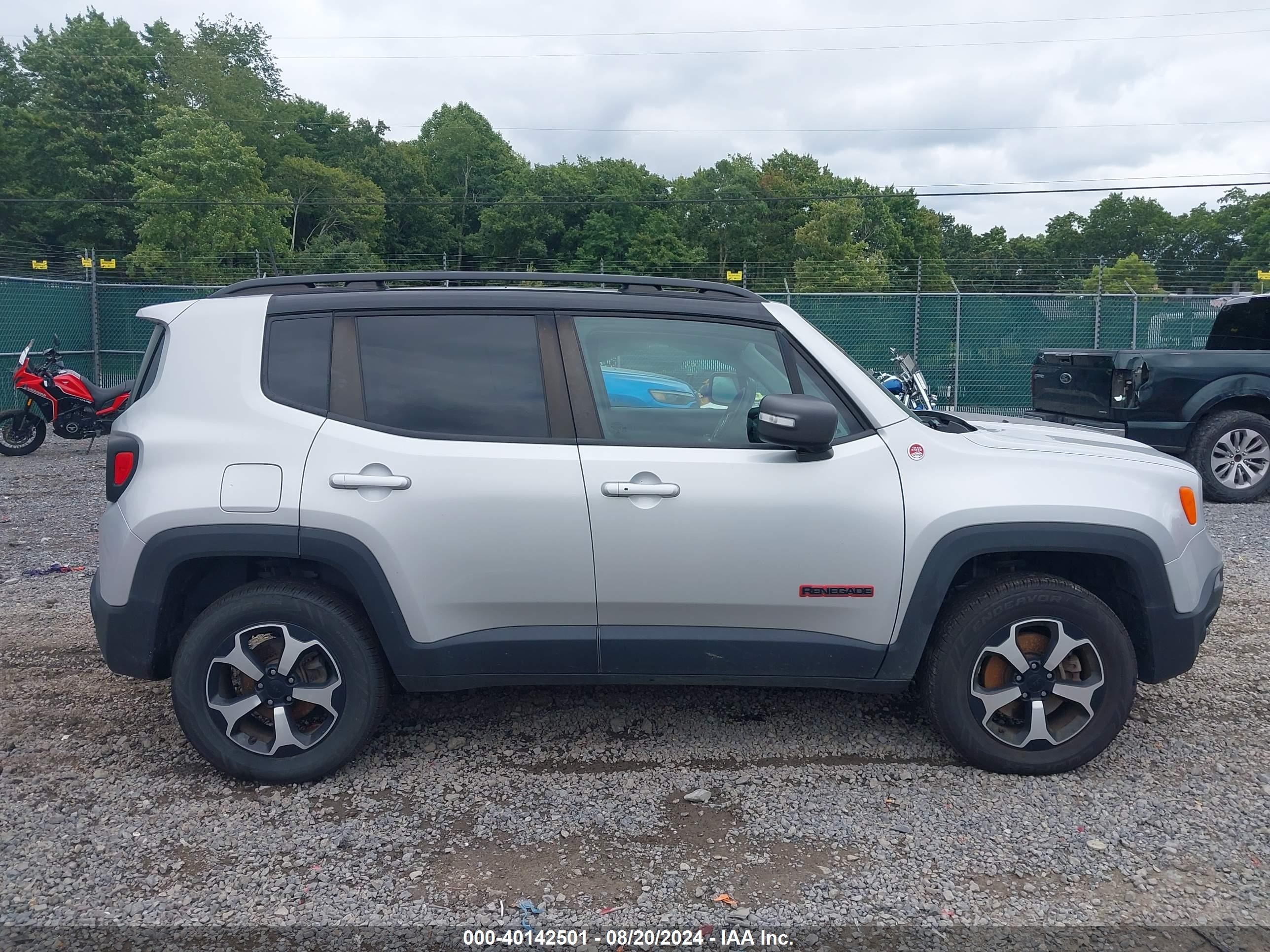 2019 Jeep Renegade Trailhawk 4x4 Серебряный vin: ZACNJBC17KPK00239