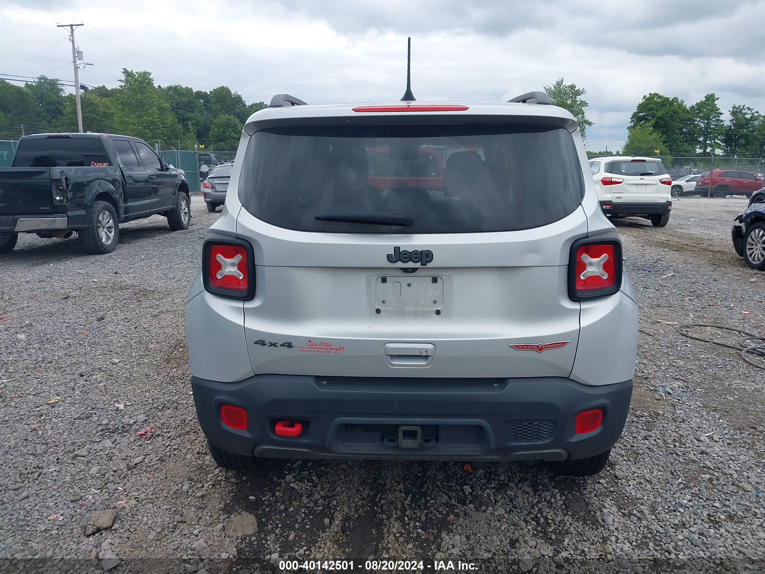 2019 Jeep Renegade Trailhawk 4x4 Серебряный vin: ZACNJBC17KPK00239