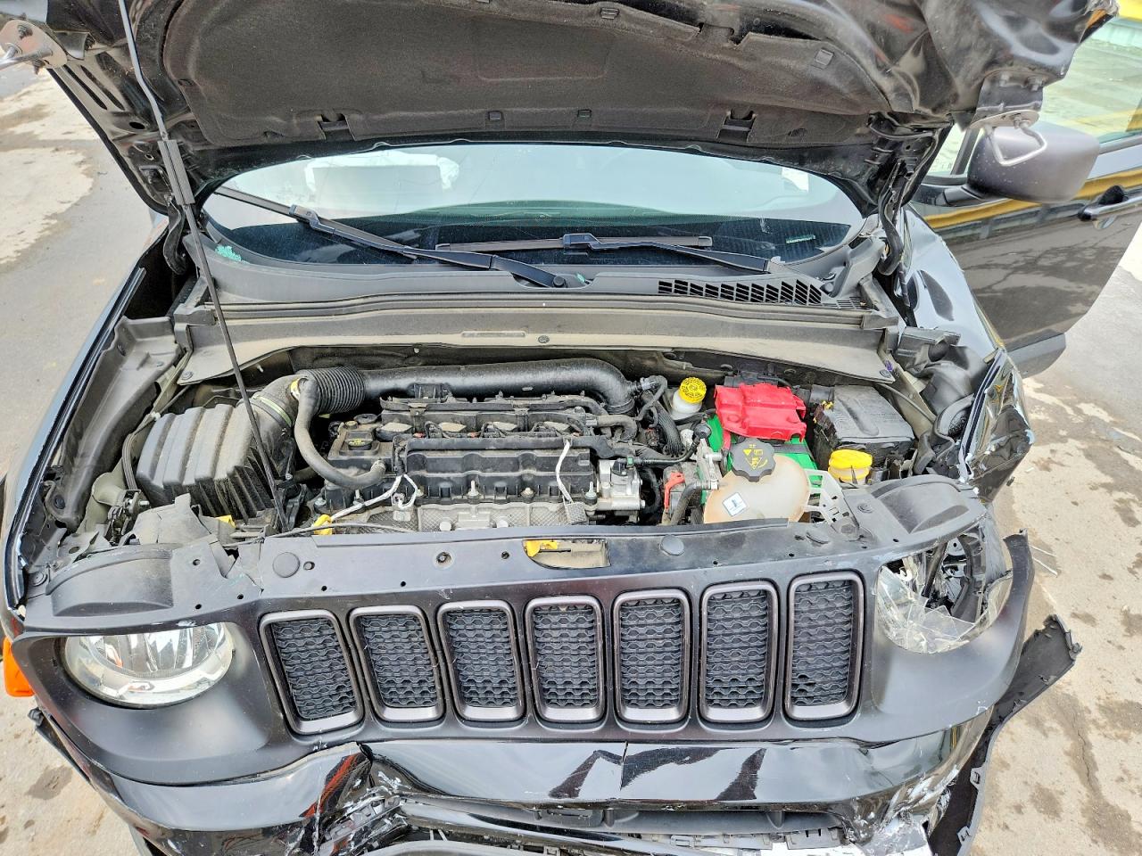2021 Jeep Renegade Latitude Черный vin: ZACNJCBB7MPN16422