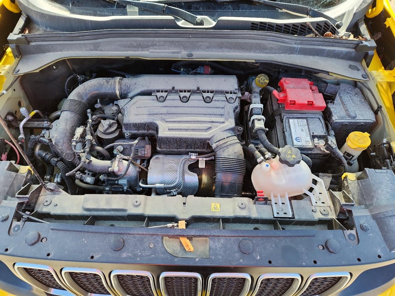 2023 Jeep Renegade Latitude Желтый vin: ZACNJDB10PPP38933