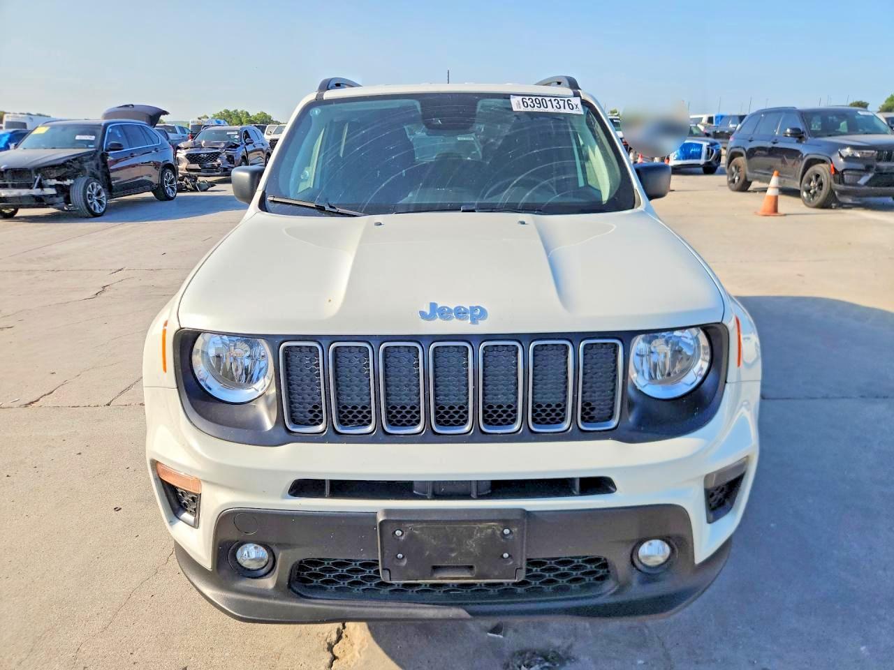 2022 Jeep Renegade Latitude White vin: ZACNJDB12NPN89499