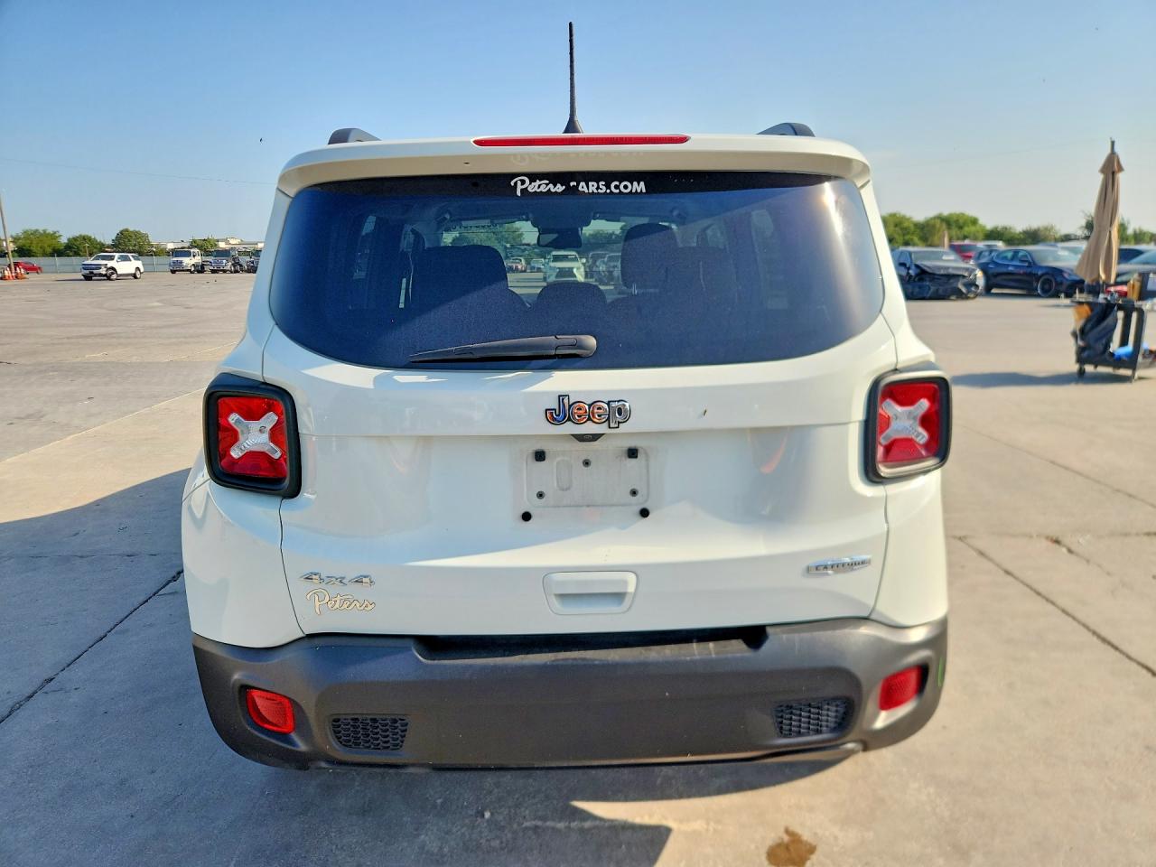 2022 Jeep Renegade Latitude White vin: ZACNJDB12NPN89499