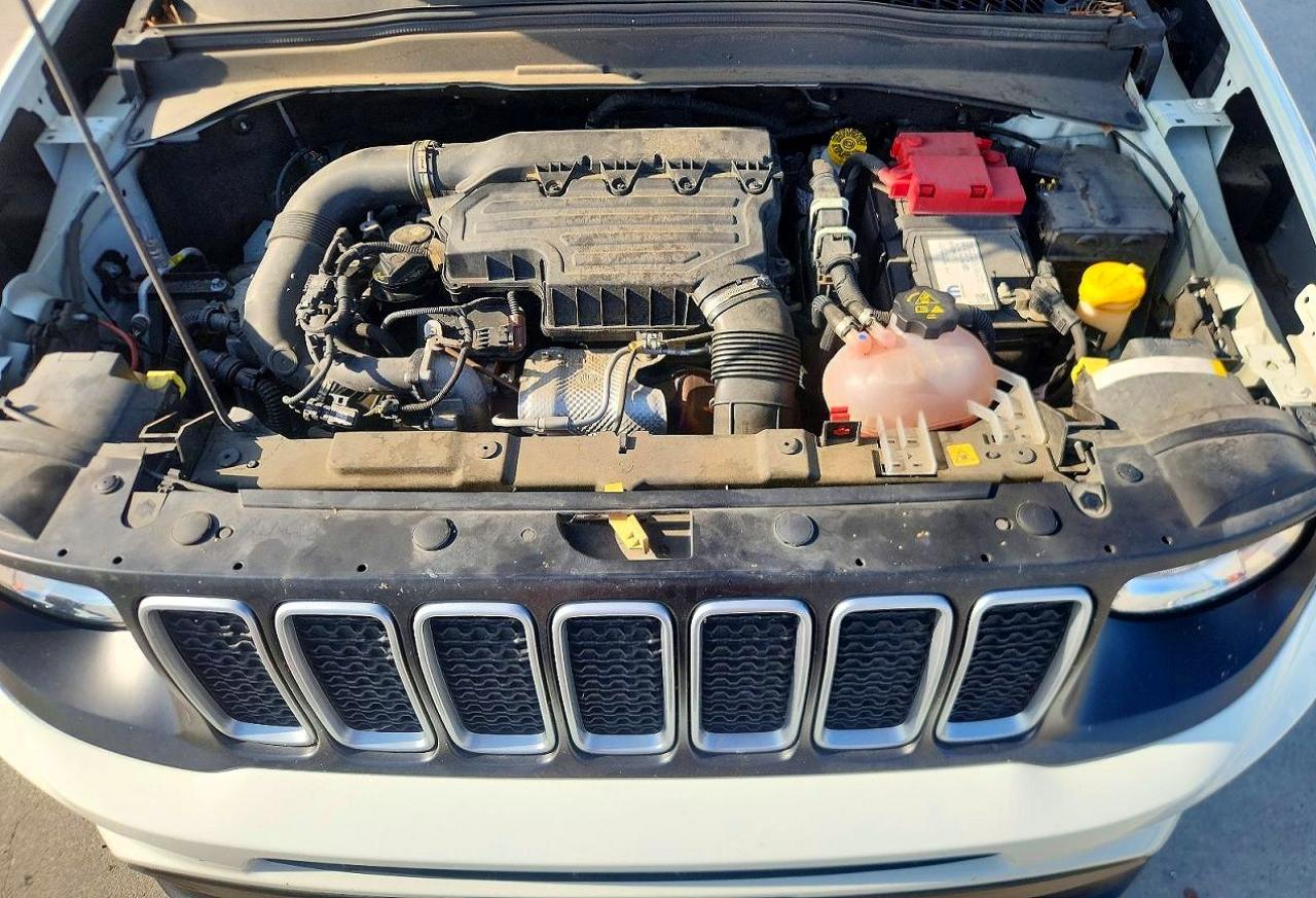 2022 Jeep Renegade Latitude White vin: ZACNJDB12NPN89499
