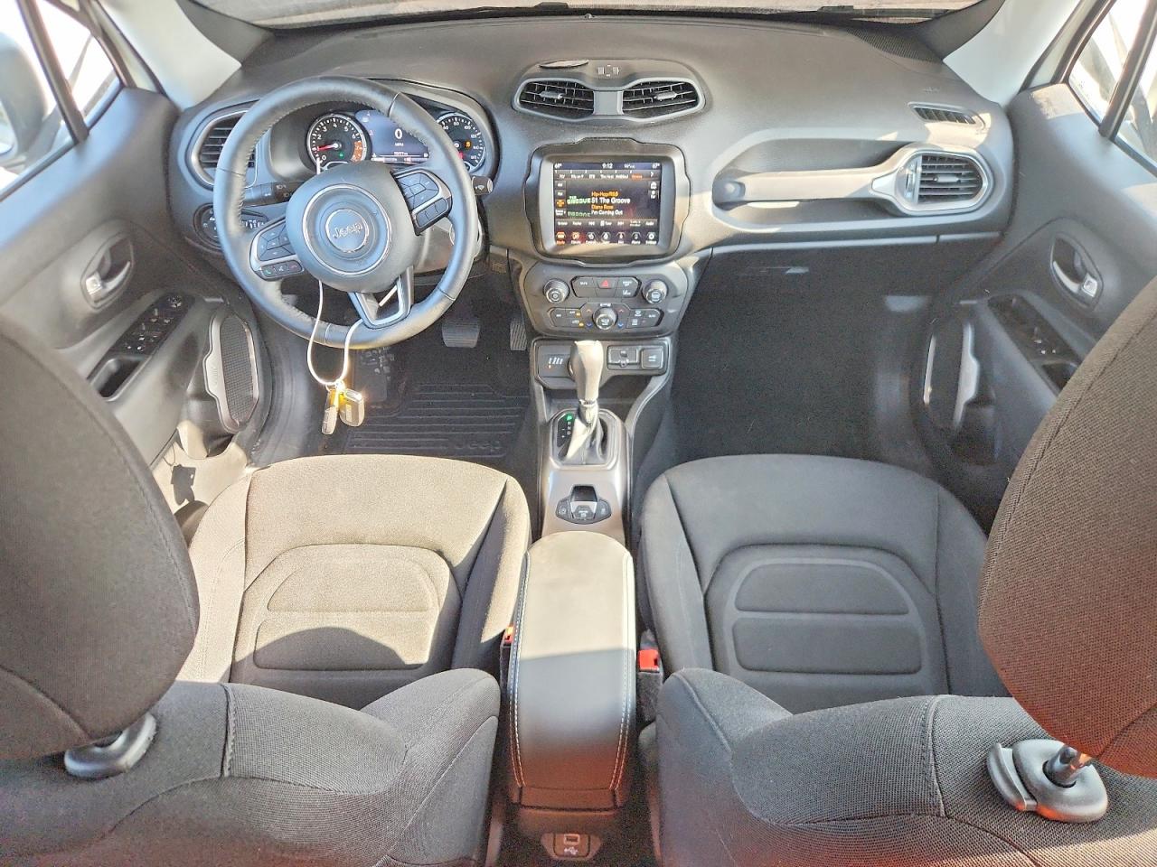 2022 Jeep Renegade Latitude White vin: ZACNJDB12NPN89499