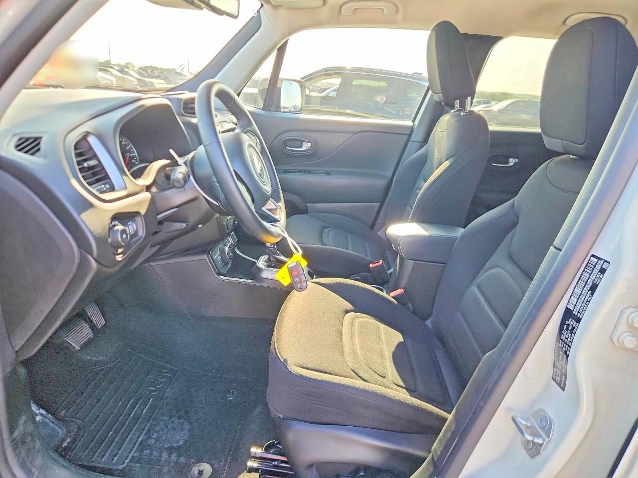 2022 Jeep Renegade Latitude White vin: ZACNJDB12NPN89499