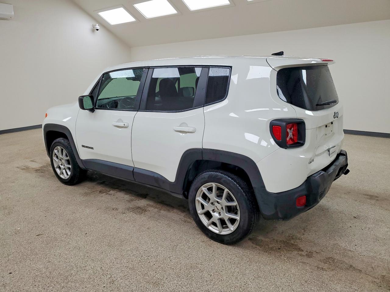 2023 Jeep Renegade Latitude White vin: ZACNJDB16PPP68101